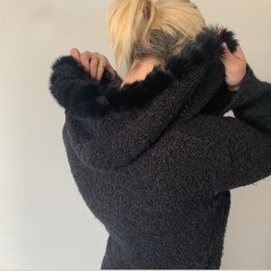 Stunning 90’s y2k Carrie Bradshaw-inspired, zip up fur trimmed knitted hoodie 🖤